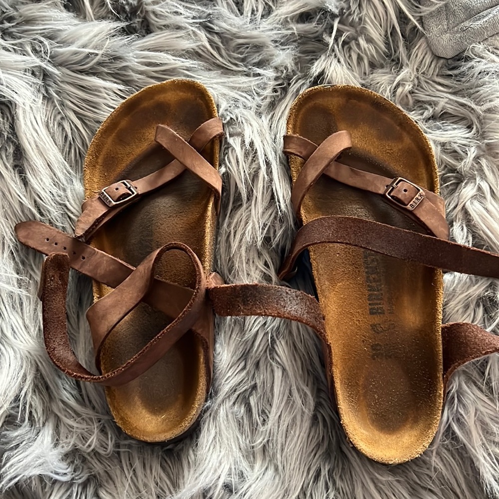 Birkenstock Yara wrap sandal in Habana. Size 38.